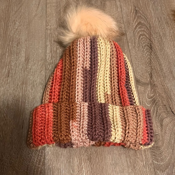 Knitted winter hats - Picture 3 of 4